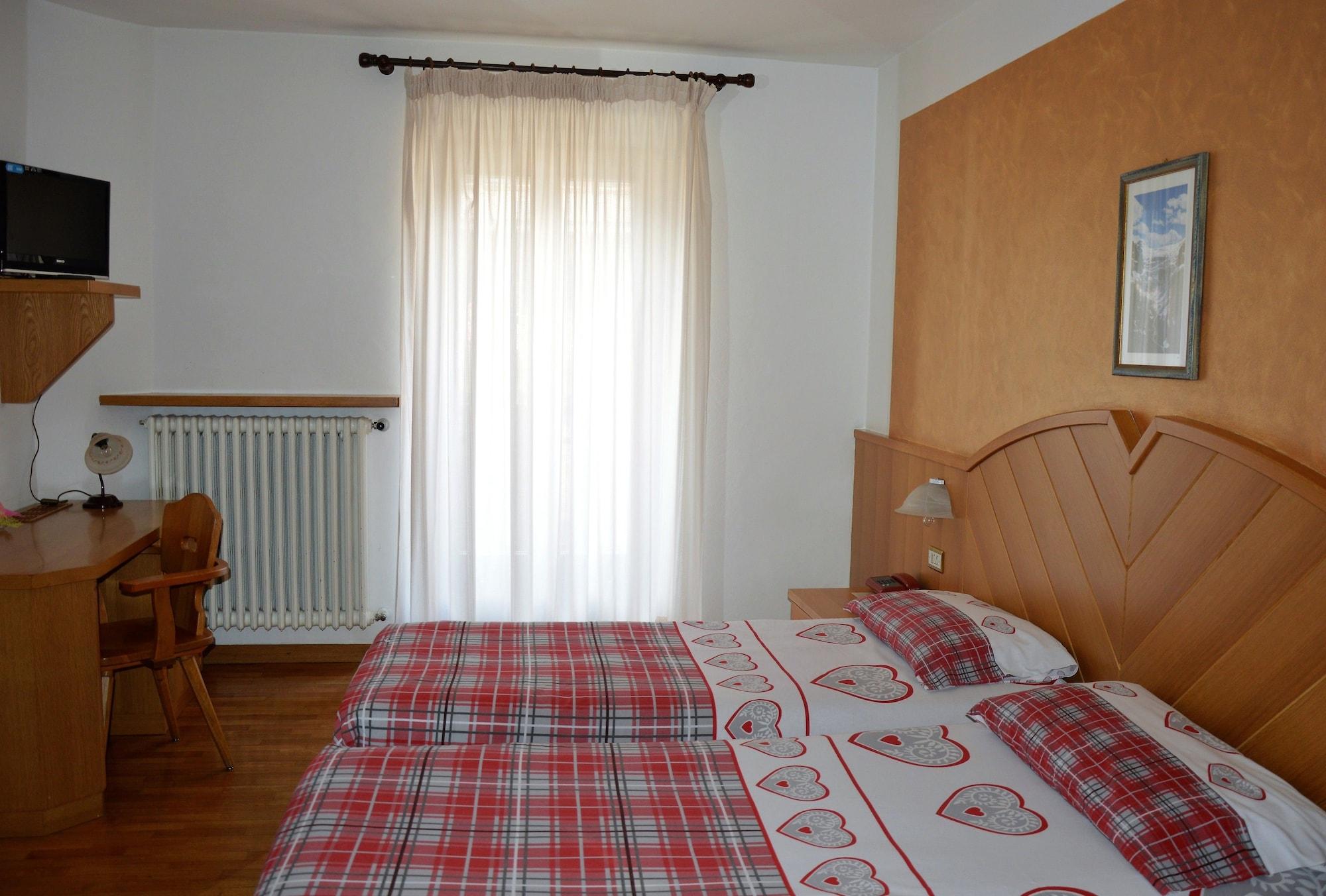 Hotel Pinzolo-Dolomiti Esterno foto