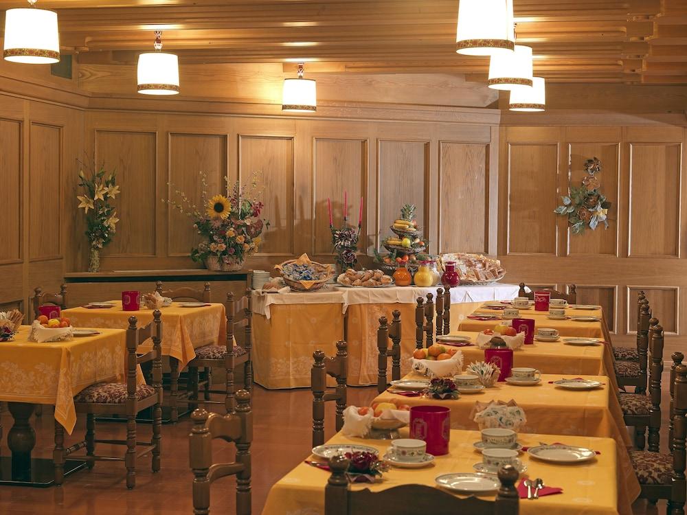 Hotel Pinzolo-Dolomiti Esterno foto