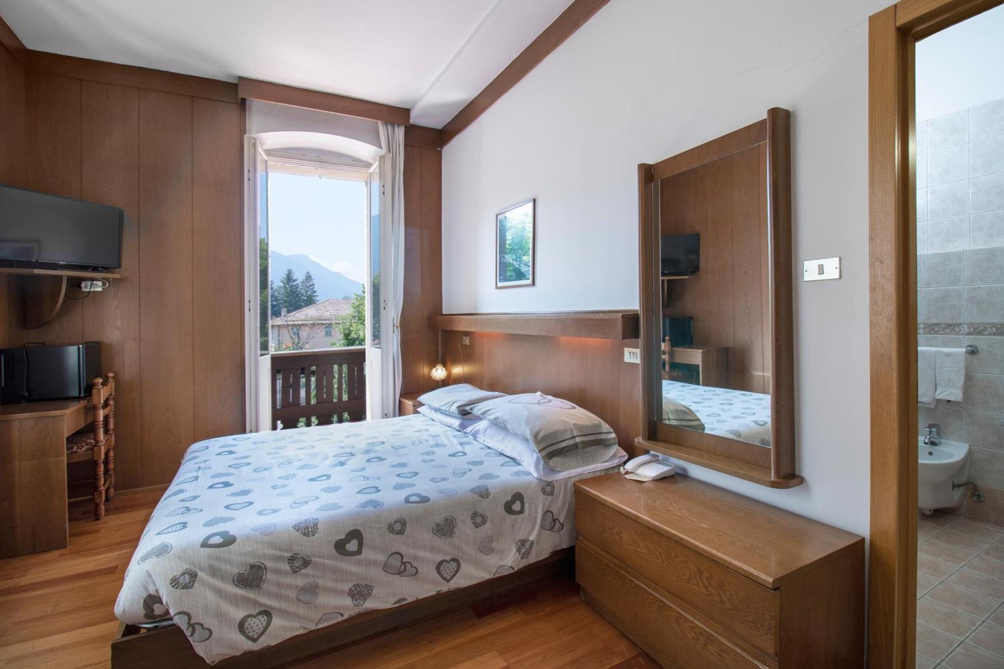 Hotel Pinzolo-Dolomiti Esterno foto