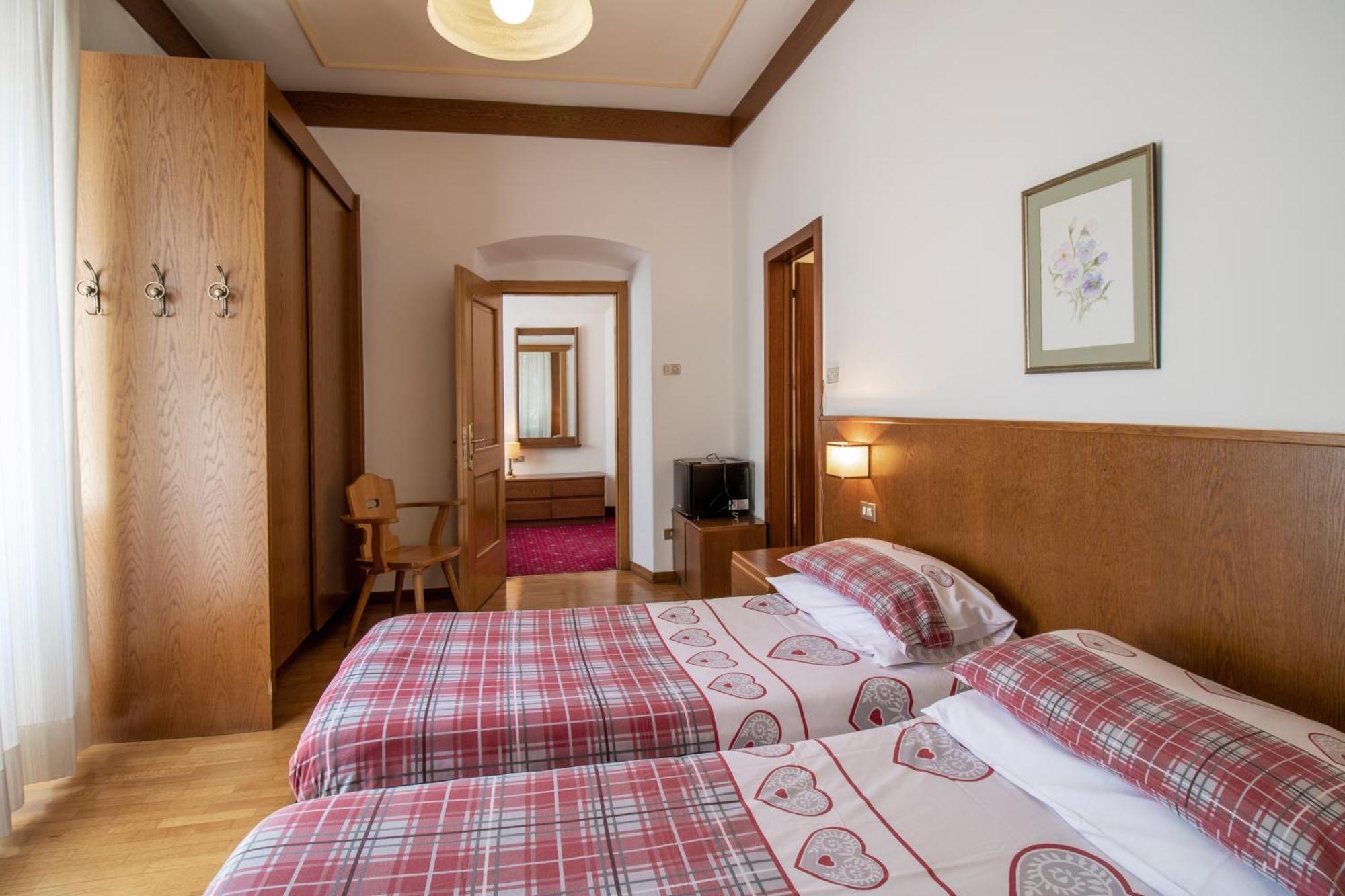 Hotel Pinzolo-Dolomiti Esterno foto