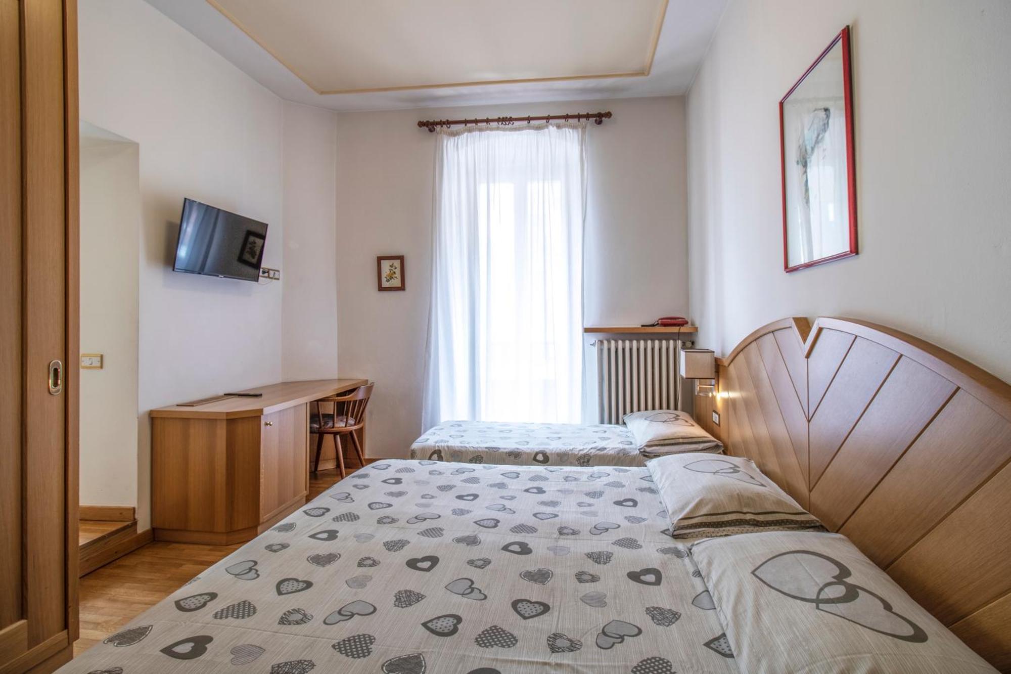 Hotel Pinzolo-Dolomiti Esterno foto