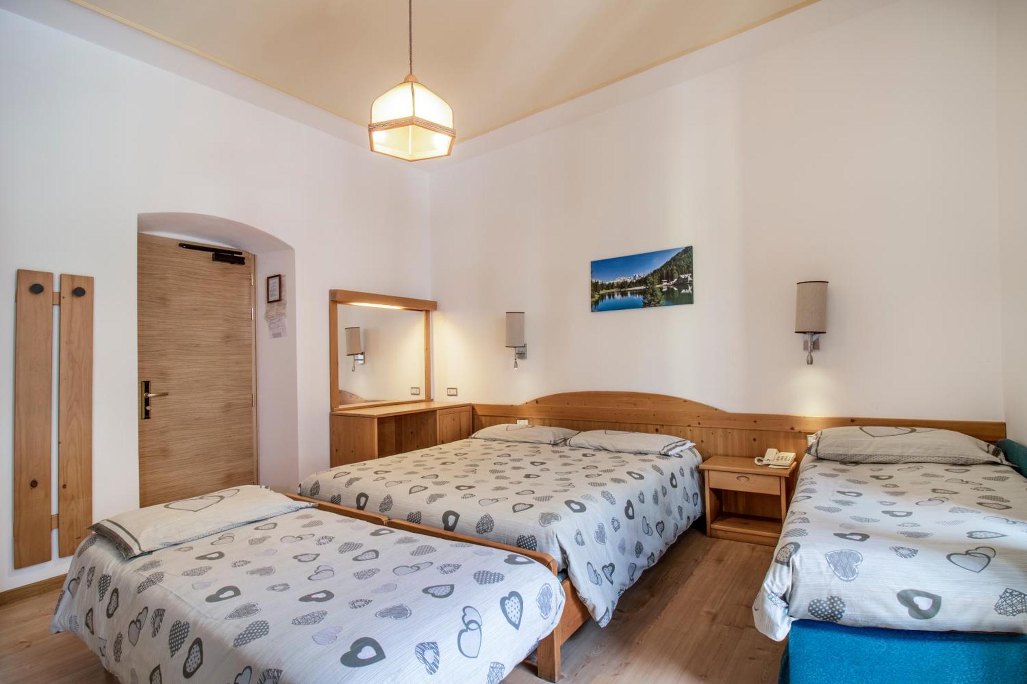 Hotel Pinzolo-Dolomiti Esterno foto
