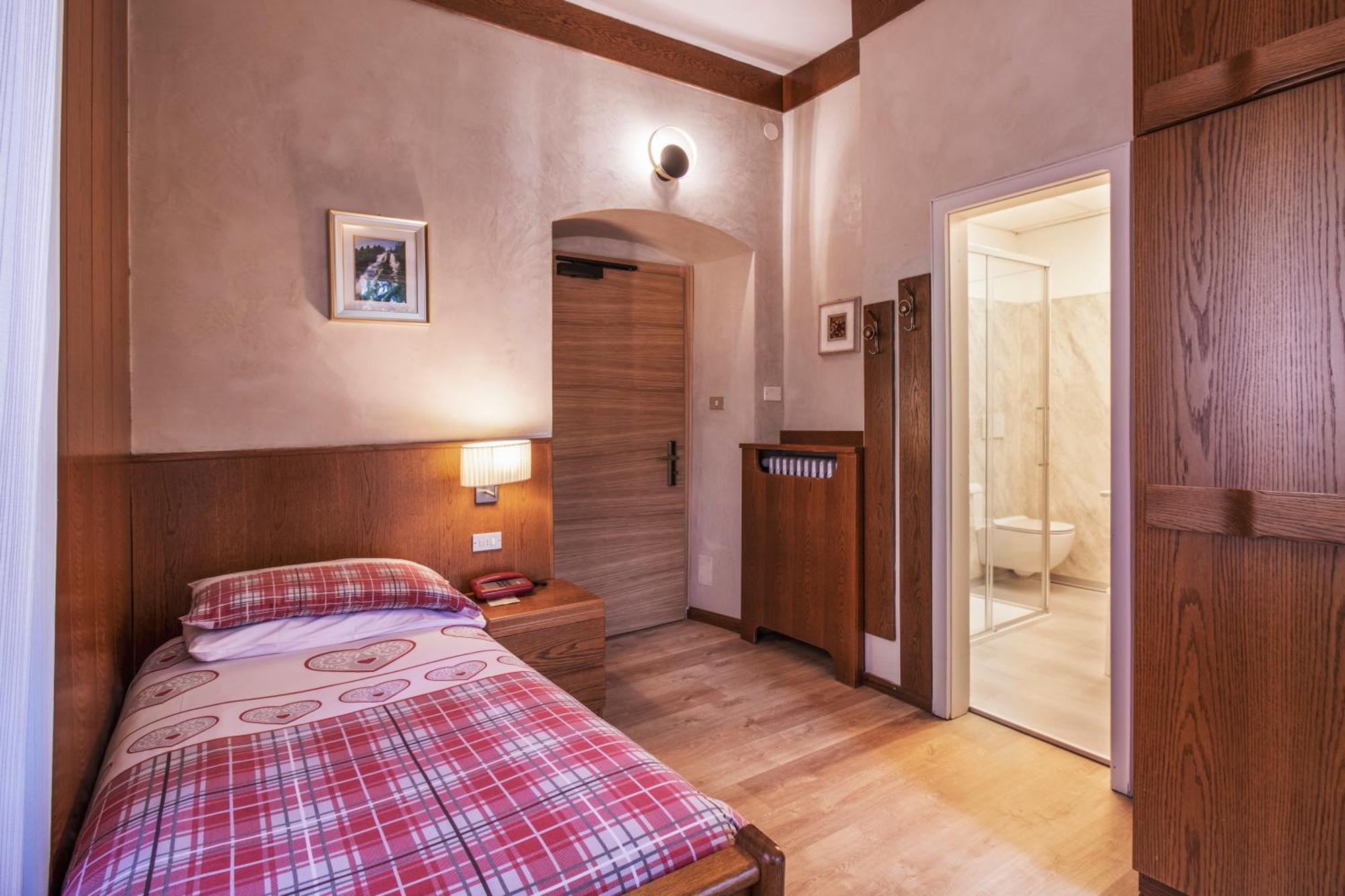 Hotel Pinzolo-Dolomiti Esterno foto