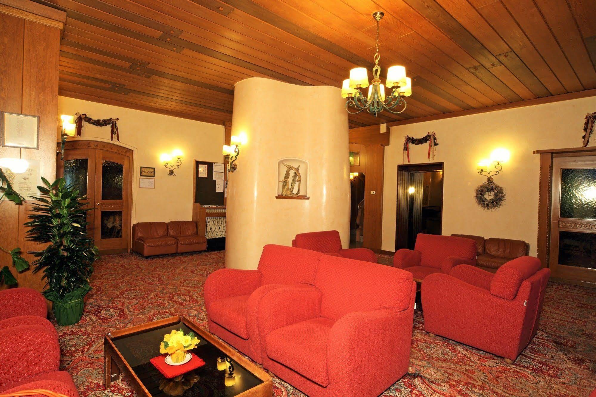Hotel Pinzolo-Dolomiti Esterno foto